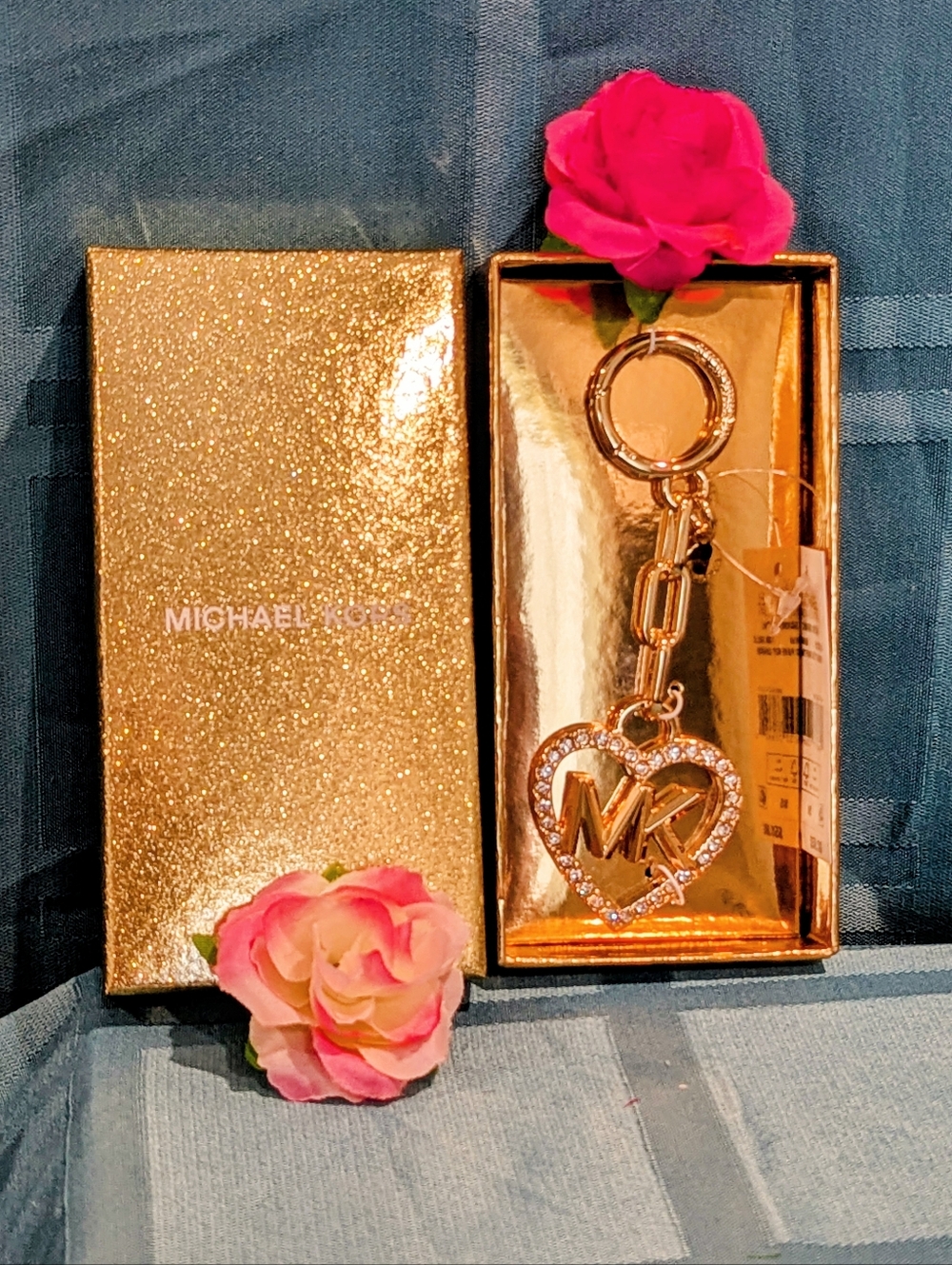 🆕 MICHAEL KORS Heart Pavé 18k Gold Plated Key Chain Charm - Picture 3 of 9